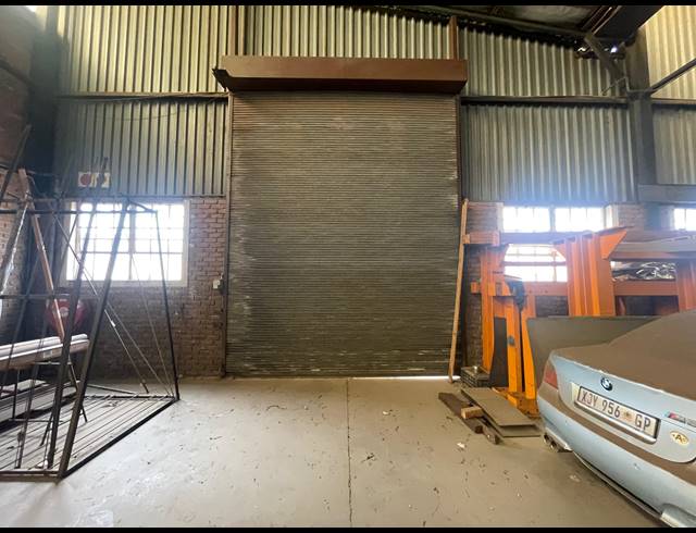 2,200M² WAREHOUSE FOR SALE IN CHLOORKOP